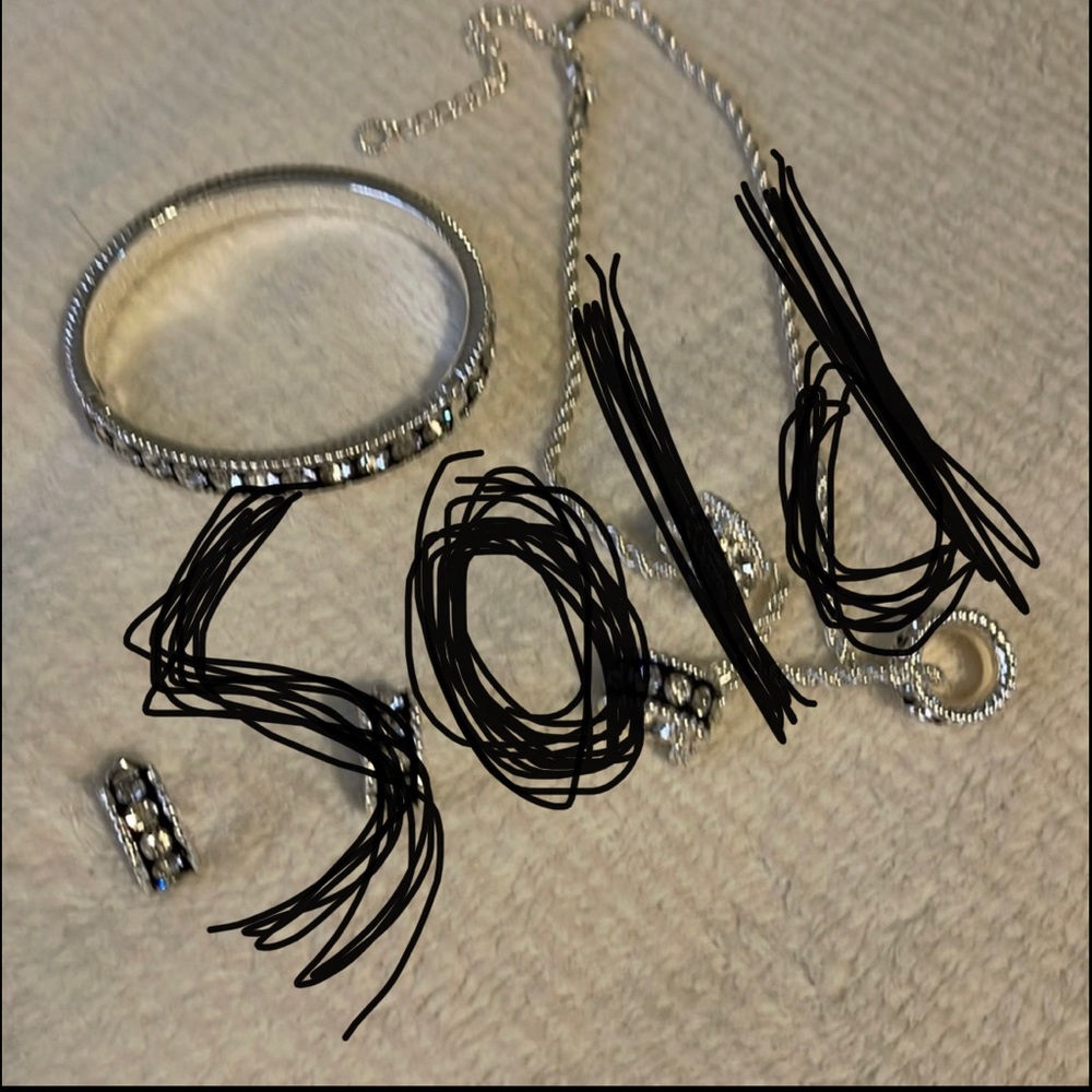 Bundle of three necklace, bracelet and earrings